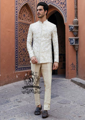 Impress everyone on your big day with a unique Dutch White Prince Coat. The perfect choice for the groom who values elegance and originality. Dutch White is a new classic that will highlight your unique style.