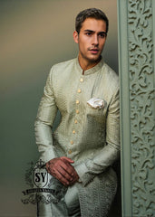 Sage Green Sherwani suit! A trend that combines style and originality.
The Sage Green Sherwani suit is a strong trend in men's fashion, bringing a sophisticated, modern look full of personality.