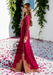 Truly stunning. This Big dip o’ruby raw silk Kaftan is perfect for evening occasions. Delicate Marori embroidery by skilled artisans adorns the sleeves and hem, creating a classic feel. For any celebration this season.