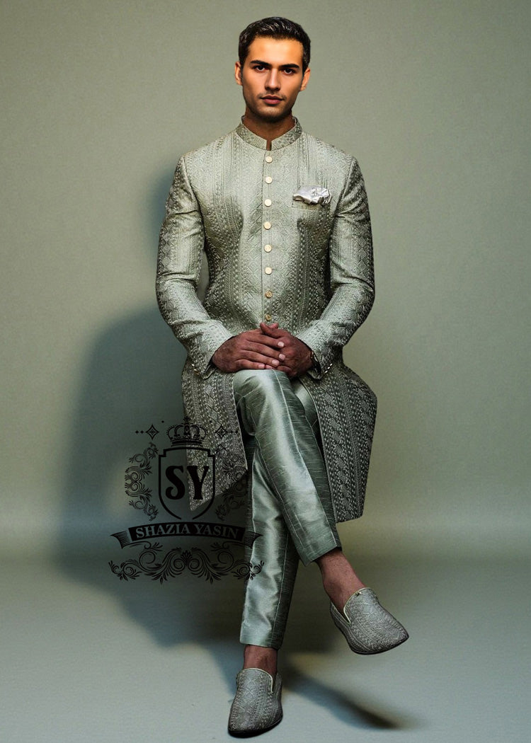 Sage Green Sherwani suit! A trend that combines style and originality.
The Sage Green Sherwani suit is a strong trend in men's fashion, bringing a sophisticated, modern look full of personality.