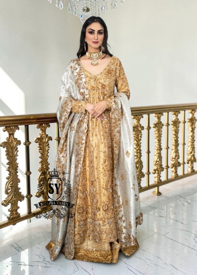 Our radiant Bride shining in the elegant angrakha pishwan, crafted from luxurious silky lame and adorned with exquisite embellishments.⁠ Let this gold outfit accentuate your captivating beauty!