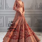 This enchanting Lehenga choli wedding dress, with its noble details and dazzling craftsmanship, is ready to capture all the attention on your wedding day. With this wedding dress, you will feel like the star of a fairytale!