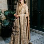 A majestic wedding dress made of luxurious Lame fabric in a lush farshi lehenga silhouette that radiates elegance. Long shirt creates an exquisite effect. The decor in the form of delicate flourishing embellishments adds romance.