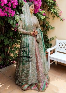 Make your dreams of a perfect wedding come true with our new collection of French lame wedding dresses! Each bridal gown is a masterpiece that combines classic elegance and modern Chatta Patti Lehenga design, creating an unforgettable impression.