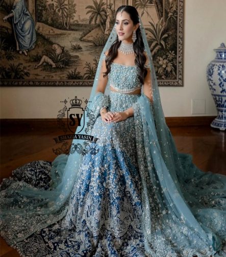 Feel like a queen in this spectacular wedding dress! Every detail, from the shimmering sequins to the delicate embellishments on the Lehenga Choli, is designed for an unforgettable entrance.