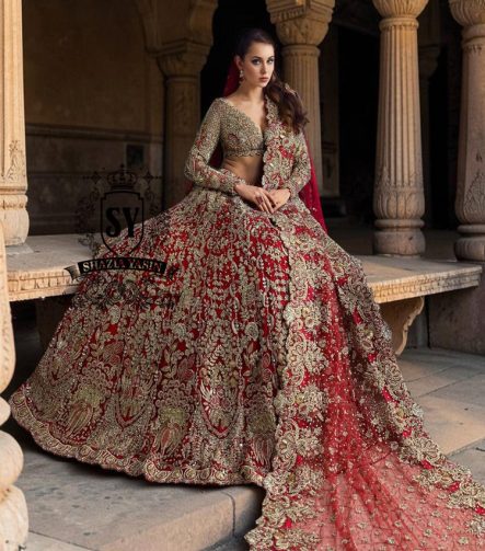 This Angels Red bridal dress is the epitome of grace and grandeur — a wedding lehenga choli dress crafted to perfection for your big day. Full of shine and feminine charm, this is a perfect choice for brides who want to subtly shine on their big day.