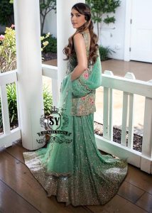 The moment you put on this bridal dress, you will feel like the star of a fairy tale. Rich and yet airy, this look combines a body-con kameez silhouette with a shimmering lehenga skirt.