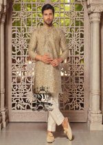 Unmistakable from every angle. A Kurta designed to leave an unforgettable impression.
The allure of details, the quality of materials, and the unmistakable style of Eid Special.