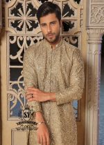 Unmistakable from every angle. A Kurta designed to leave an unforgettable impression.
The allure of details, the quality of materials, and the unmistakable style of Eid Special.
