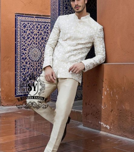 Impress everyone on your big day with a unique Dutch White Prince Coat. The perfect choice for the groom who values ​​elegance and originality. Dutch White is a new classic that will highlight your unique style.