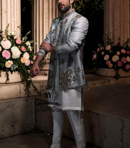 A refined wedding Prince suit with a bold personality. The Luxury lines, and mandarin collar lend a unique and sophisticated elegance, perfect for those who want to stand out in style on their most important day.