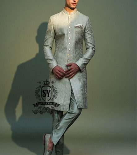 Sage Green Sherwani suit! A trend that combines style and originality.
The Sage Green Sherwani suit is a strong trend in men's fashion, bringing a sophisticated, modern look full of personality.