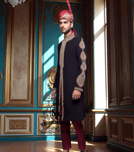 Banarasi Jamawar Wedding Turban for groom Oldham England UK Bespoke Aitchison Kulla For Men
Bright maroon